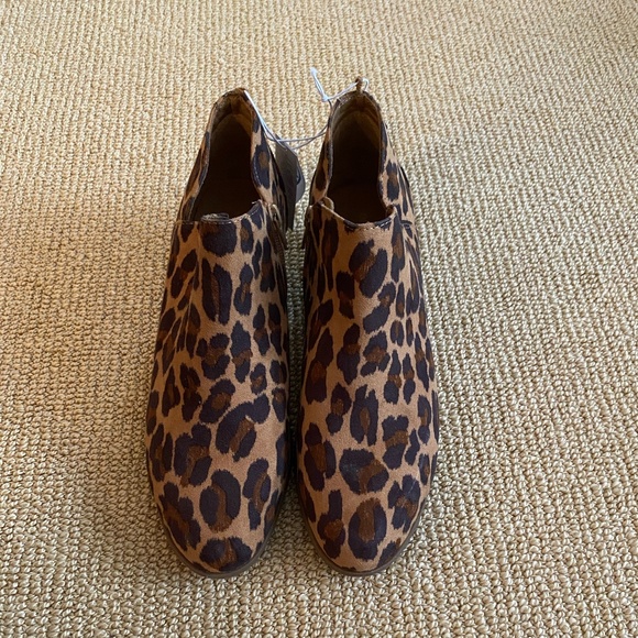Women's Old Navy Leopard Booties, Size 8 - Picture 2 of 7